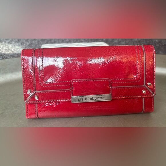 Liz Claiborne Handbags - Liz Claiborne Wallet Preloved Condition